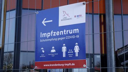 Erst mal keine neuen Termine für Erstimpfungen: Das Impfzentrum auf dem Gelände des Filmparks Babelsberg in Potsdam.