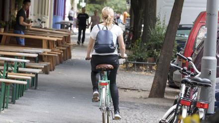Wer auf dem Gehweg Rad fährt muss zahlen. Die dem Sammelfonds zur Verfügung stehenden Summen sind in den vergangenen Jahren moderat gewachsen.