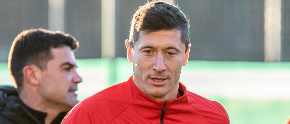 Der Bayern-Torjäger Robert Lewandowski hat das Lauftraining wieder aufgenommen.