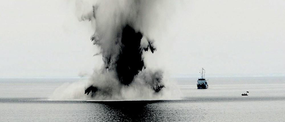 Immer wieder müssen Minen aus dem Weltkrieg gesprengt werden - mit erheblichen Umweltschäden.