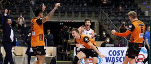 Die BR Volleys jubeln über die vergangenen zwei Siege gegen den VfB Friedrichshafen.