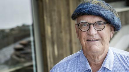 Roger Akelius machte sein erstes Vermögen mit Büchern und Software zu Steuern. Ab 1994 begann sein Unternehmen, in Wohnimmobilien zu investieren, seit 2006 auch in Berlin. Inzwischen hat er sich nach eigenen Angaben aus dem aktiven Geschäft des Unternehmens zurückgezogen.