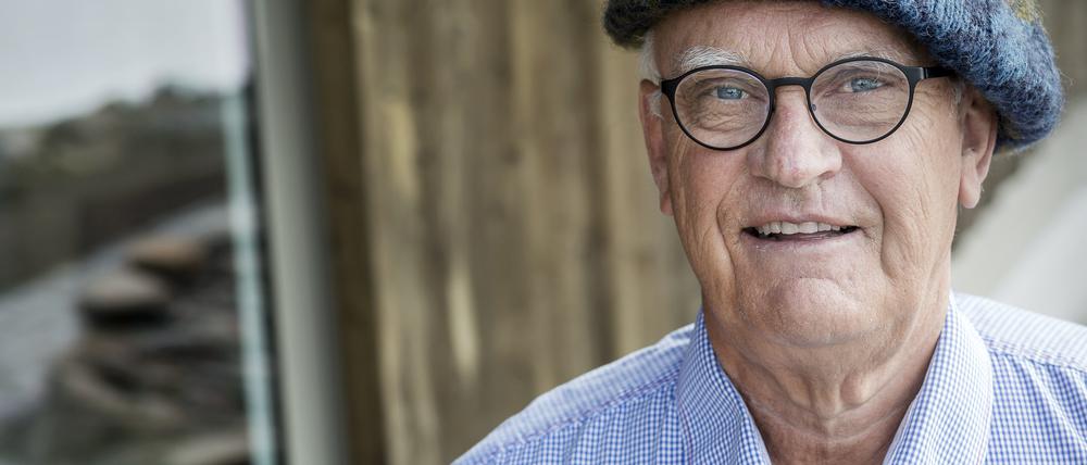Roger Akelius machte sein erstes Vermögen mit Büchern und Software zu Steuern. Ab 1994 begann sein Unternehmen, in Wohnimmobilien zu investieren, seit 2006 auch in Berlin. Inzwischen hat er sich nach eigenen Angaben aus dem aktiven Geschäft des Unternehmens zurückgezogen.