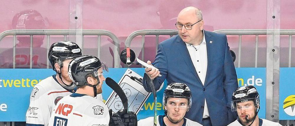 Das Klemmbrett weggehängt. Frank Fischöder im Einsatz.