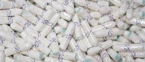 Regelmäßig nützlich: Tampons, so sagt man, lassen sich sogar mit bloßer Hand berühren.