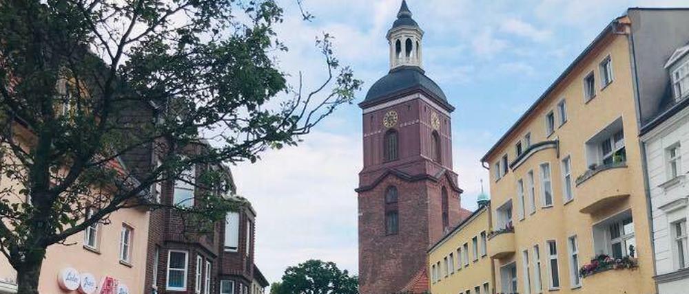Mitten im Zentrum von Berlin-Spandau: die Kirche St. Nikolai in der Altstadt.
