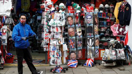 Läuft. Ein Giftshop nahe Windsor Castle hat auch Memories an Prince Philip im Angebot.
