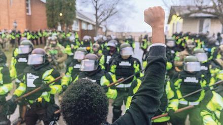 Einmal mehr explodieren Wut und Frustration vieler Schwarzer über unverhältnismäßige Polizeieinsätze.
