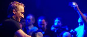 Als gemeinsames Tanzen noch erlaubt war: Paul von Dyk bei einem Gig 2012. 