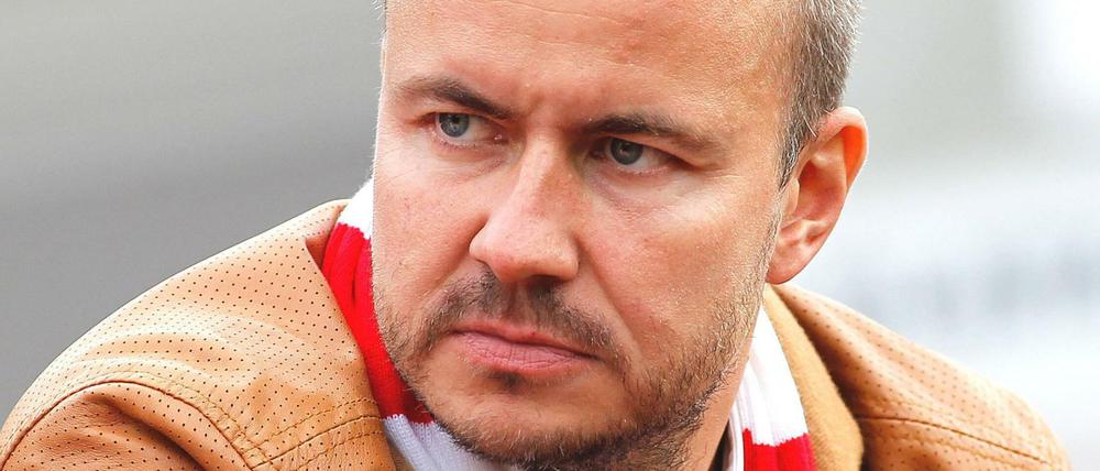 Schicker Schal. Thorsten Fischer hat einen exklusiven Blick auf seine Würzburger.