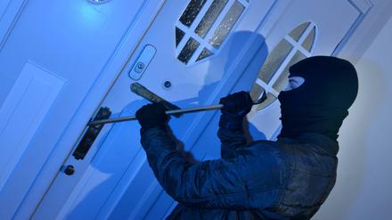 Traumatisches Erlebnis. Für Mieter und Wohnungseigentümer ist der Einbruch in die Privaträume oft ein Schock. Ein wenig tröstet, dass die Zahl der Wohnungseinbrüche deutlich sinkt 