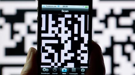 Mit Corona-Warn-App und Luca: QR-Codes sollen bald zwei Mal gescannt werden.