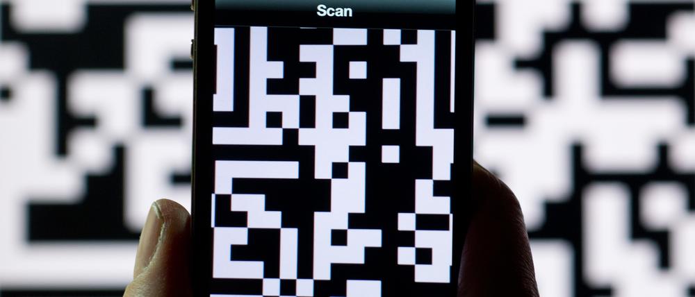 Mit Corona-Warn-App und Luca: QR-Codes sollen bald zwei Mal gescannt werden.