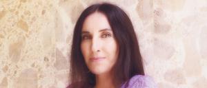 Zwischen den Welten. Mirna Funk, 1981 in Ost-Berlin geboren, hat heute einen zweiten Wohnsitz in Tel Aviv. Ihr Debütroman „Winternähe“ wurde 2015 von der Kritik gefeiert.