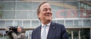 Laschet ist derzeit einer der wenigen, dem bei seiner Kandidatur noch zum Lachen ist.