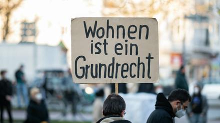 Der Senat will nach dem Deckel-Aus einen Gesetzesentwurf auf dem Weg bringen, um Mieter:innen in finanzieller Notlage zu helfen.