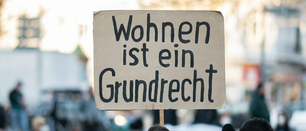 Der Senat will nach dem Deckel-Aus einen Gesetzesentwurf auf dem Weg bringen, um Mieter:innen in finanzieller Notlage zu helfen.
