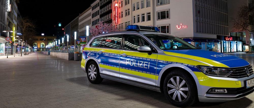 Ausgangssperre in Niedersachsen. Ab einer Inzidenz von 100 könnte es sie auch bundesweit bald geben.