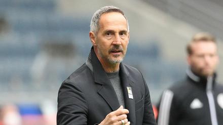 Adi Hütter steht mit Eintracht Frankfurt kurz vor der erstmaligen Qualifikation für die Champions League, doch im Sommer sucht er eine neue Herausforderung.