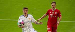Keine Angst vor den Großen. Max Kruse (links) holte mit Union einen Punkt in München (Joshua Kimmich). 