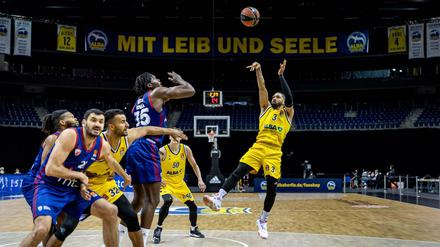 Der große Wurf. Alba (r. Peyton Siva) will am Samstag und Sonntag den Titel im deutschen Pokal verteidigen. 