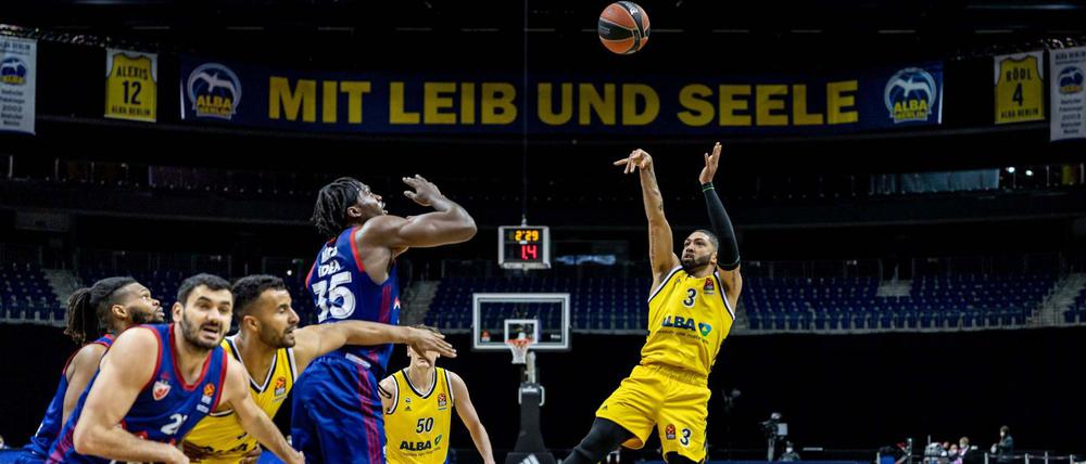 Der große Wurf. Alba (r. Peyton Siva) will am Samstag und Sonntag den Titel im deutschen Pokal verteidigen.