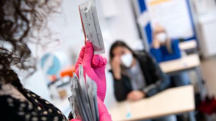 Ab kommenden Montag gilt die Testpflicht für Schulen in Berlin. 