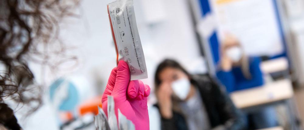 Ab kommenden Montag gilt die Testpflicht für Schulen in Berlin.