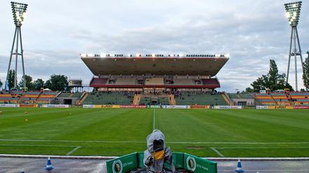 Für den Friedrich-Ludwig-Jahn Sportpark in Pankow liegt keine Genehmigung als Spielstätte vor.