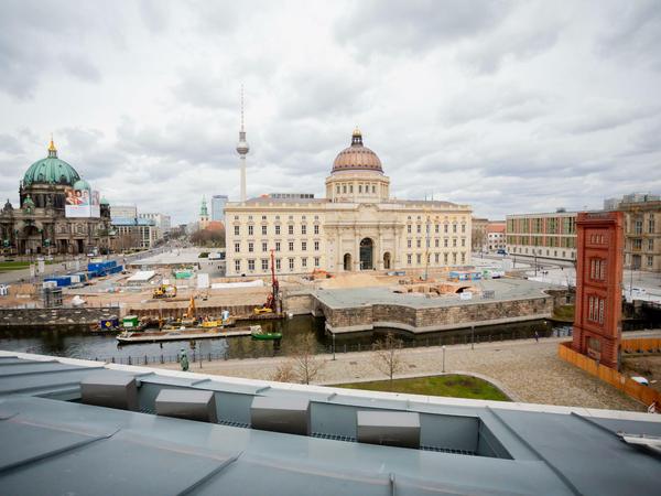 Blick über die Spree zum Humboldt-Forum.
