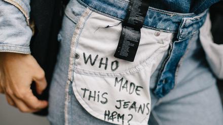 So kann man auch gegen die Modeindustrie protestieren.