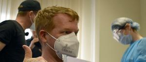 Enno Lenze aus Berlin hat sich in Moskau den russischen Corona-Impfstoff Sputnik V verabreichen lassen.