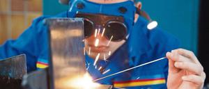 Prekär. Viele junge Leute müssen mit einem befristeten Arbeitsvertrag ins Erwerbsleben starten.