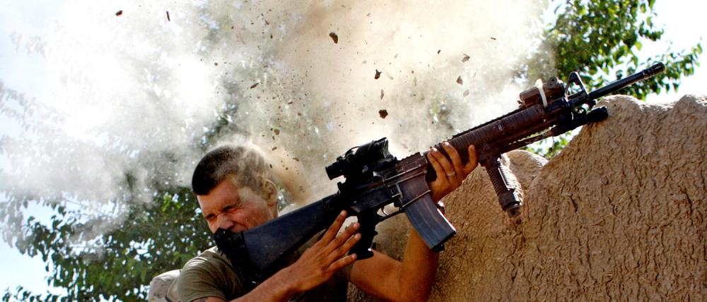 Mitte September sollen keine internationalen Truppen mehr in Afghanistan sein - hier ein US-Soldat in einem Gefecht mit den Taliban.