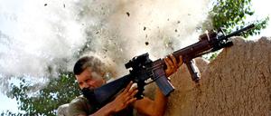 Mitte September sollen keine internationalen Truppen mehr in Afghanistan sein - hier ein US-Soldat in einem Gefecht mit den Taliban.
