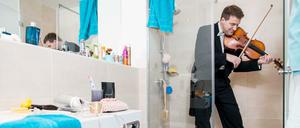 Wie lange soll das noch so weitergehen? Motiv aus der Fotoserie zur Veranstaltungsreihe "KonzertZuHaus"