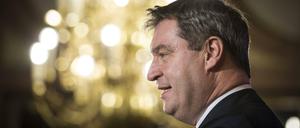 Markus Söder fahre einen Anti-Establishment-Kurs von oben, sagt der Politikwissenschaftler Schroeder.