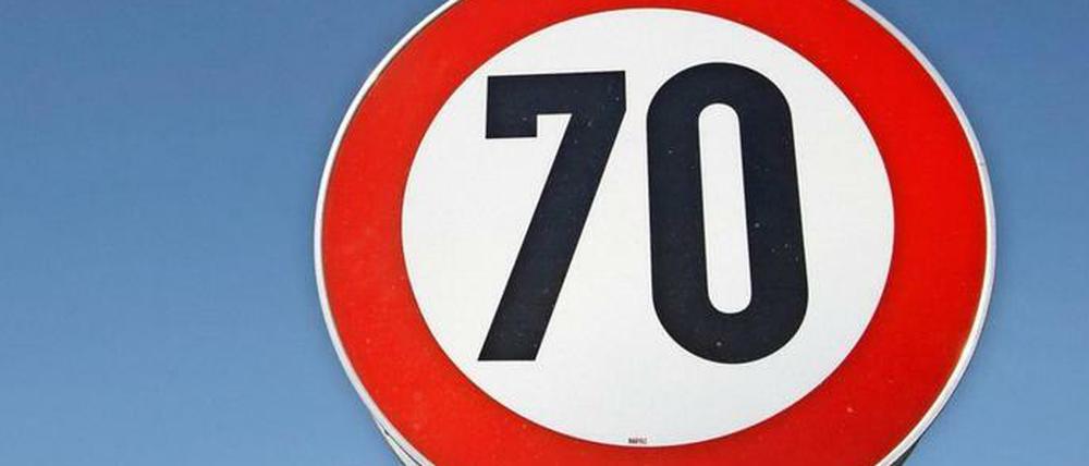 Straßenschild Tempo 70