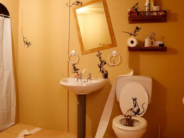 In der Ausstellung wurden auch ganze Räume mit Werken von Banksy nachgebildet.