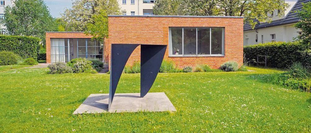 Besucherziel. Das Mies van der Rohe Haus in Berlin-Weißensee.