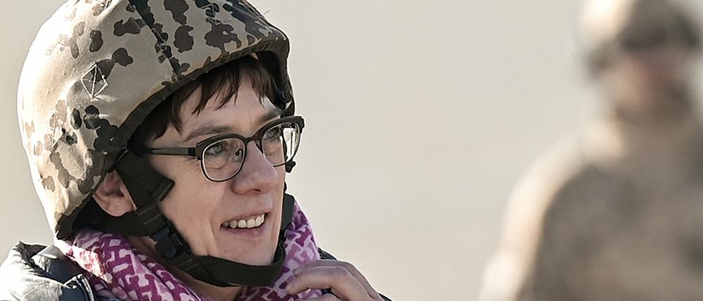 Verteidigungsministerin Annegret Kramp-Karrenbauer (CDU) bei einem Besuch in Kundus 2019