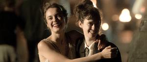 Valerie Stoll und Lia von Blarer in der ARD-Serie „Eldorado KaDeWe“.