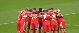 Geschlossener Kreis. Die Mannschaft des 1. FC Union bleibt erst mal unter sich. 