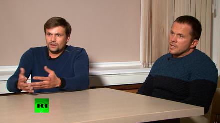 Ruslan Boschirow (links) und Alexander Petrow wurden im staatlichen russischen Kanal RT als Touristen vorgestellt.
