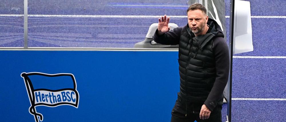 Ich bin dann mal in Quarantäne. Trainer Pal Dardai ist einer der vier Herthaner, die sich mit dem Coronavirus infiziert haben.