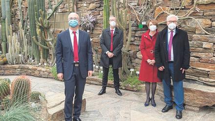 Frank-Walter Steinmeier, Elke Büdenbender, Günter M. Ziegler und Thomas Borsch (v.l.) im Botanischern Garten Berlin.