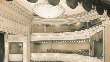 Auch Architektur bildet politische Zustände und Lebenswirklichkeiten ab. Hier das klassizistischen Deutschen Theater Berlin von Eduard Titz.