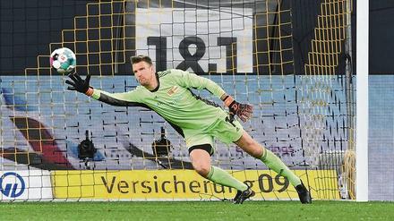 Auf dem Sprung. Es ist auch der Verdienst von Andreas Luthe, dass Union im späten April immer noch die internationalen Plätze im Visier hat.