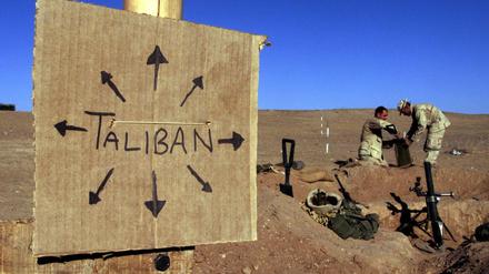 Die Fixierung auf die Taliban hat den Westen übersehen lassen, dass ihre Verbündeten, die Warlords-Kaste, sich bereicherte und Demokratisierung hintertrieb.