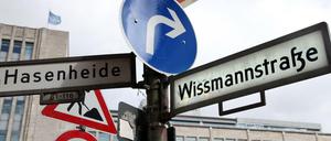Die Wissmannstraße in Neukölln, die nach einem deutschen Kolonialpolitiker benannt ist, trägt künftig den Namen der tansanischen Politikerin Lucy Lameck.